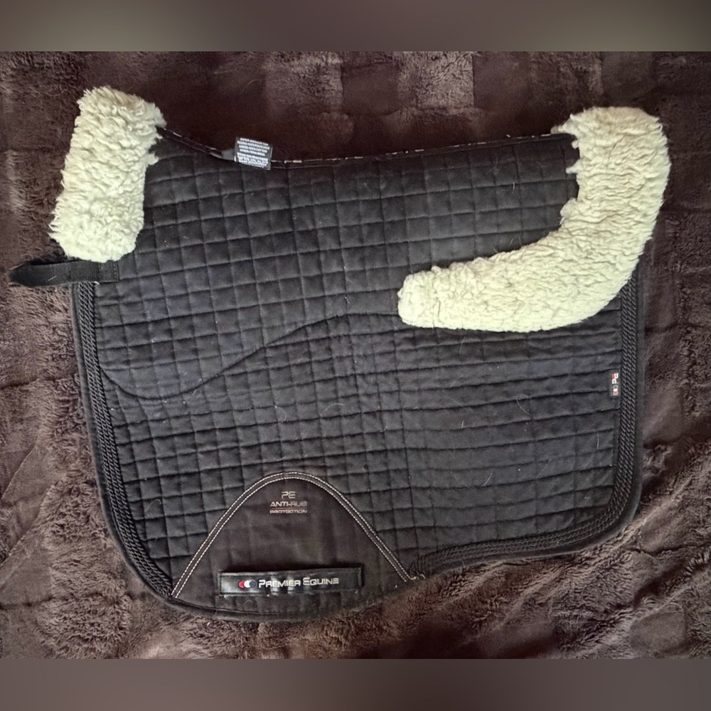 Premier Equine UK Merino Dressage Saddle Pad 
Full Size Black with Natural Wool